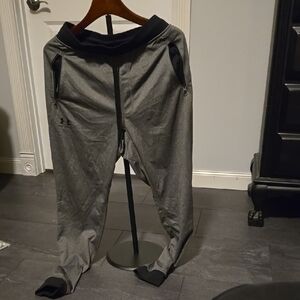 Under Armour Men's Gray Pants
